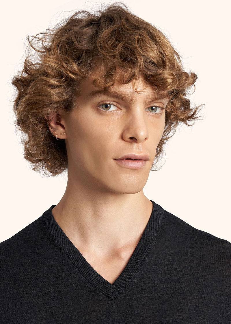 Kiton MAGLIA SCOLLO V LANA UK8651015 Offerta Giorno del Papà