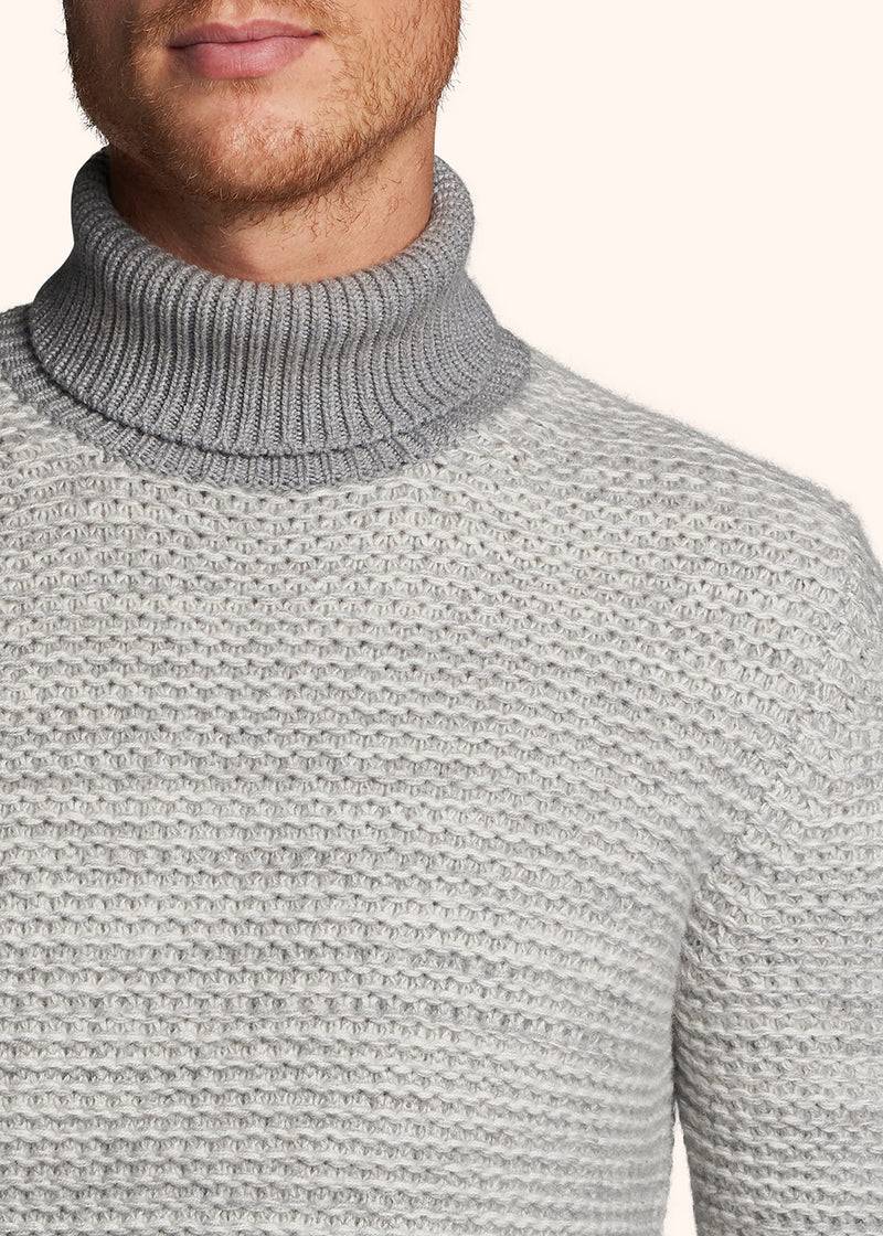 Kiton MAGLIA COLLO ALTO Cashmere UMK006904 Ritorno libero