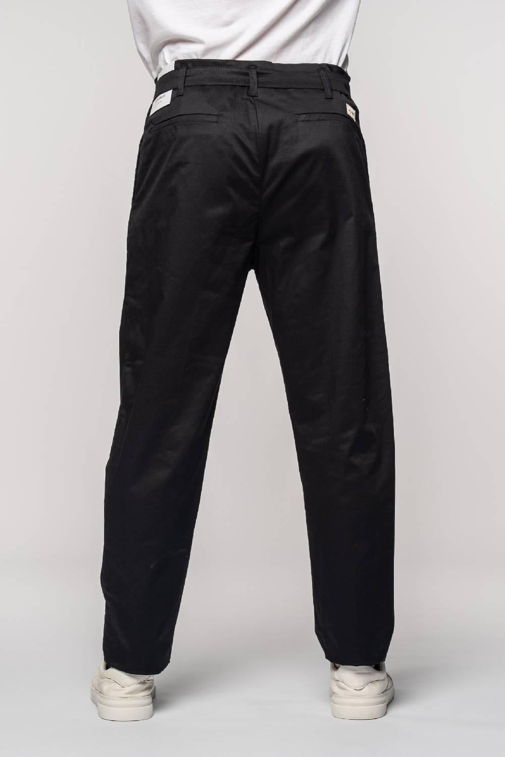 Officina 36 Pantaloni neri in gabardina Offerta