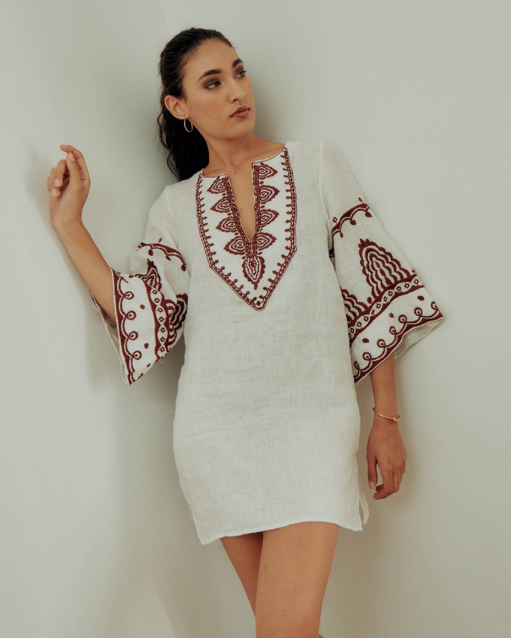 Olivia Gold Abito corto in Lino con ricami Saldi