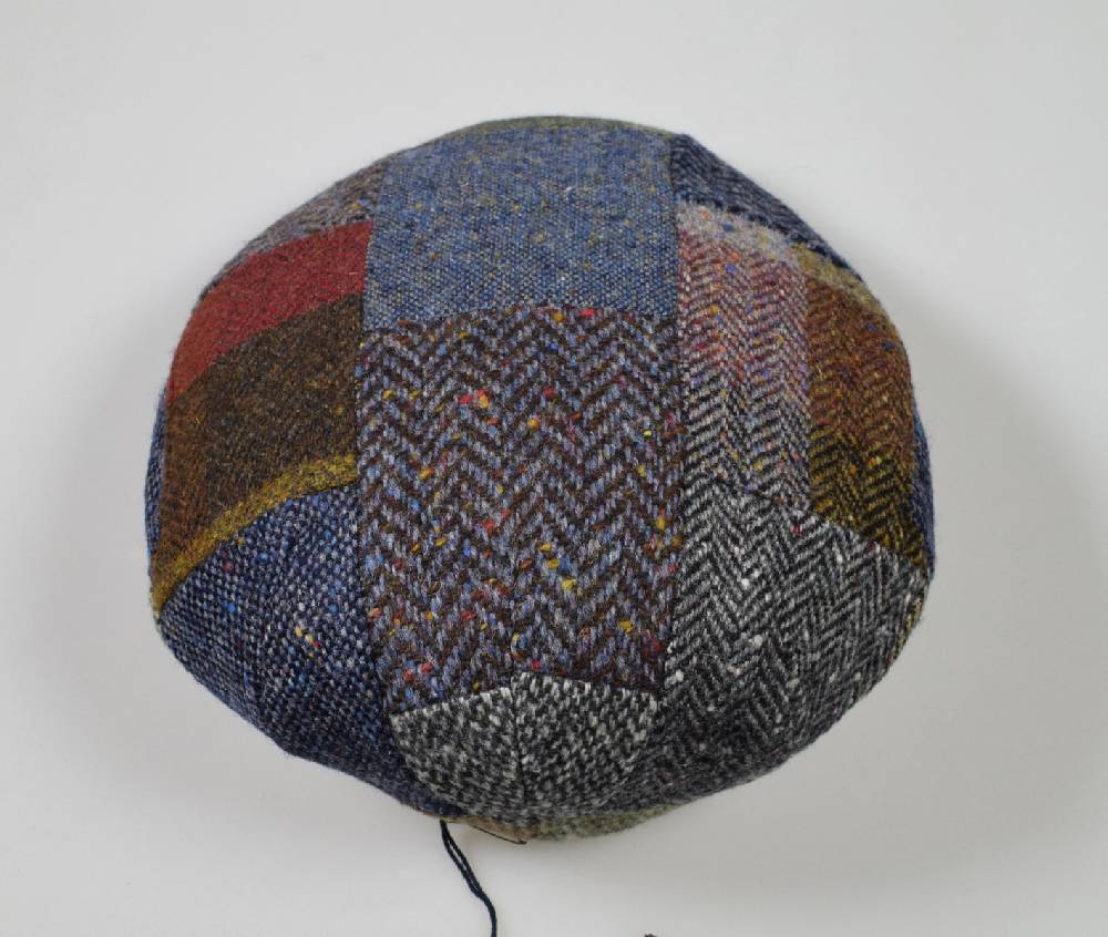Panizza Berretto panizza blu a patchwork in lana donegal tweed Vendita
