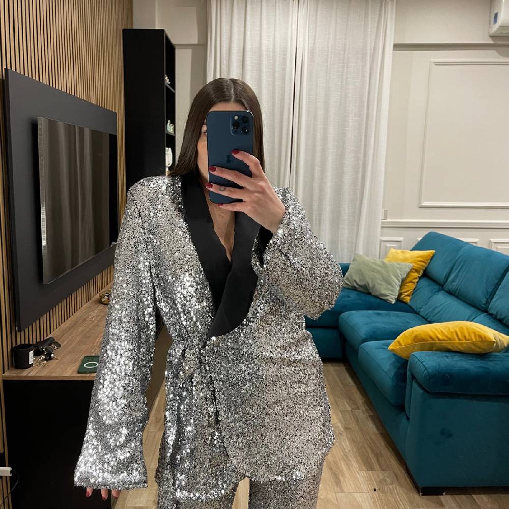 Lovely Sisters Tailleur in paillettes 2025