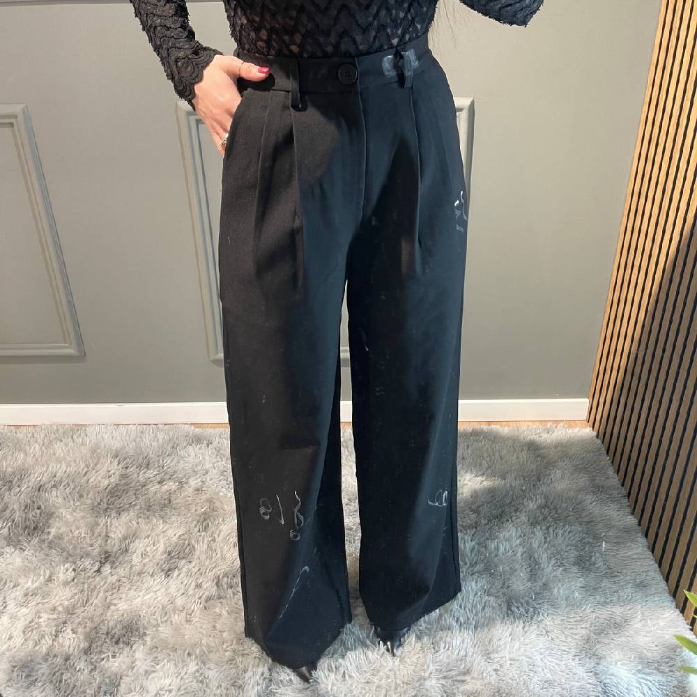 Lovely Sisters Pantalone painting Nuovo