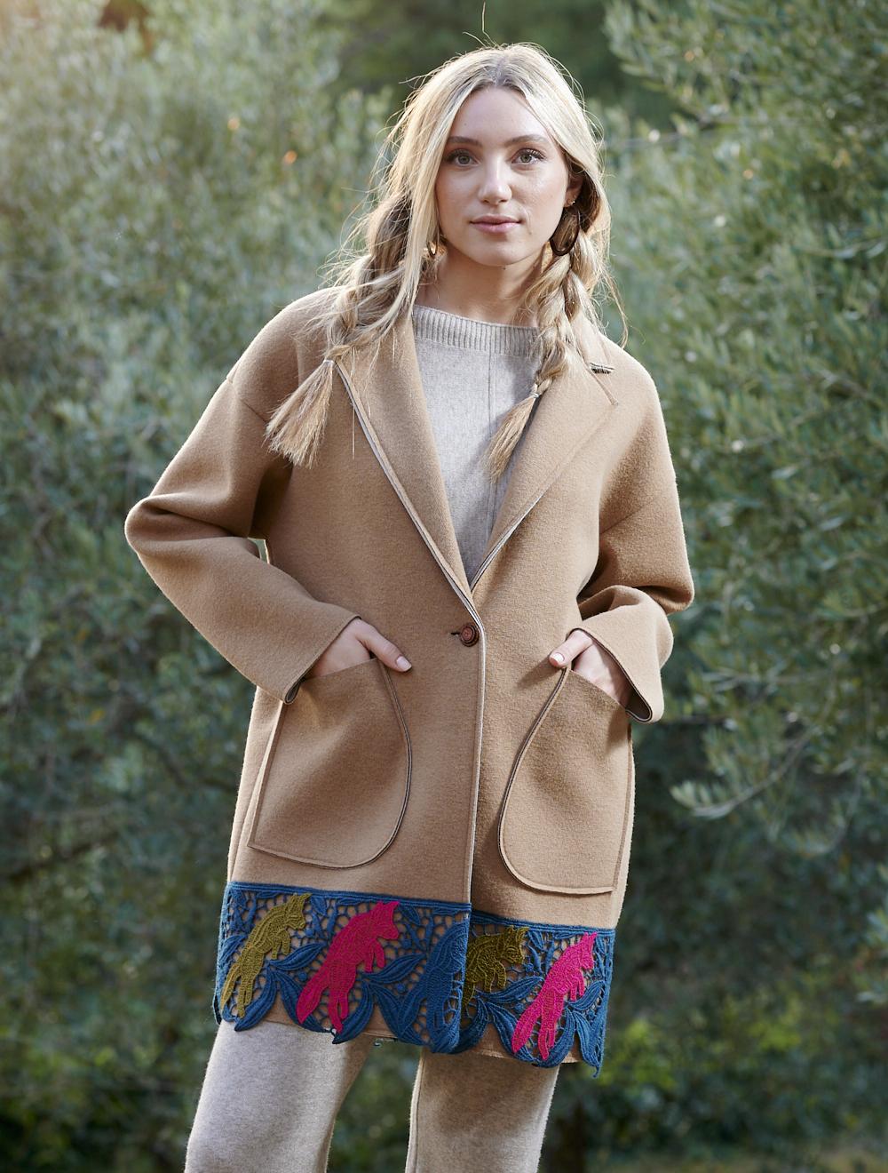 Save The Queen Cappotto corto beige con pizzo macramè Qualità