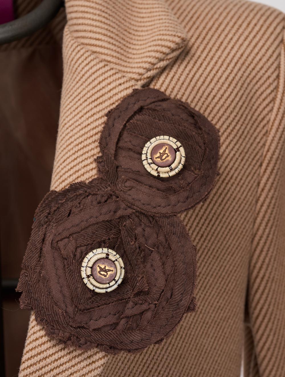 Save The Queen Cappotto corto beige con applicazioni Promozione