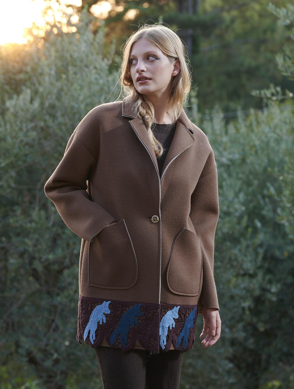 Save The Queen Cappotto corto nocciola con pizzo macramè Acquista Ora