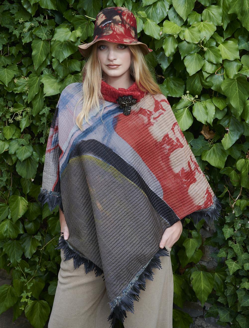 Save The Queen Poncho in seta con frange in ecopelle Affare Del Giorno