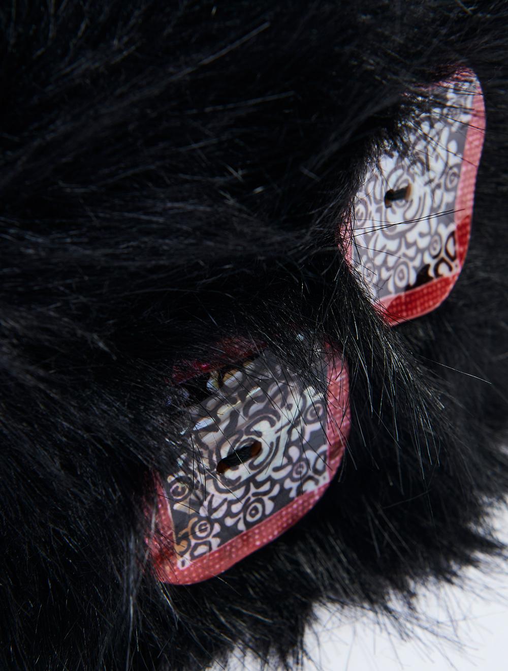 Save The Queen colbacco nero in eco pelliccia Outlet