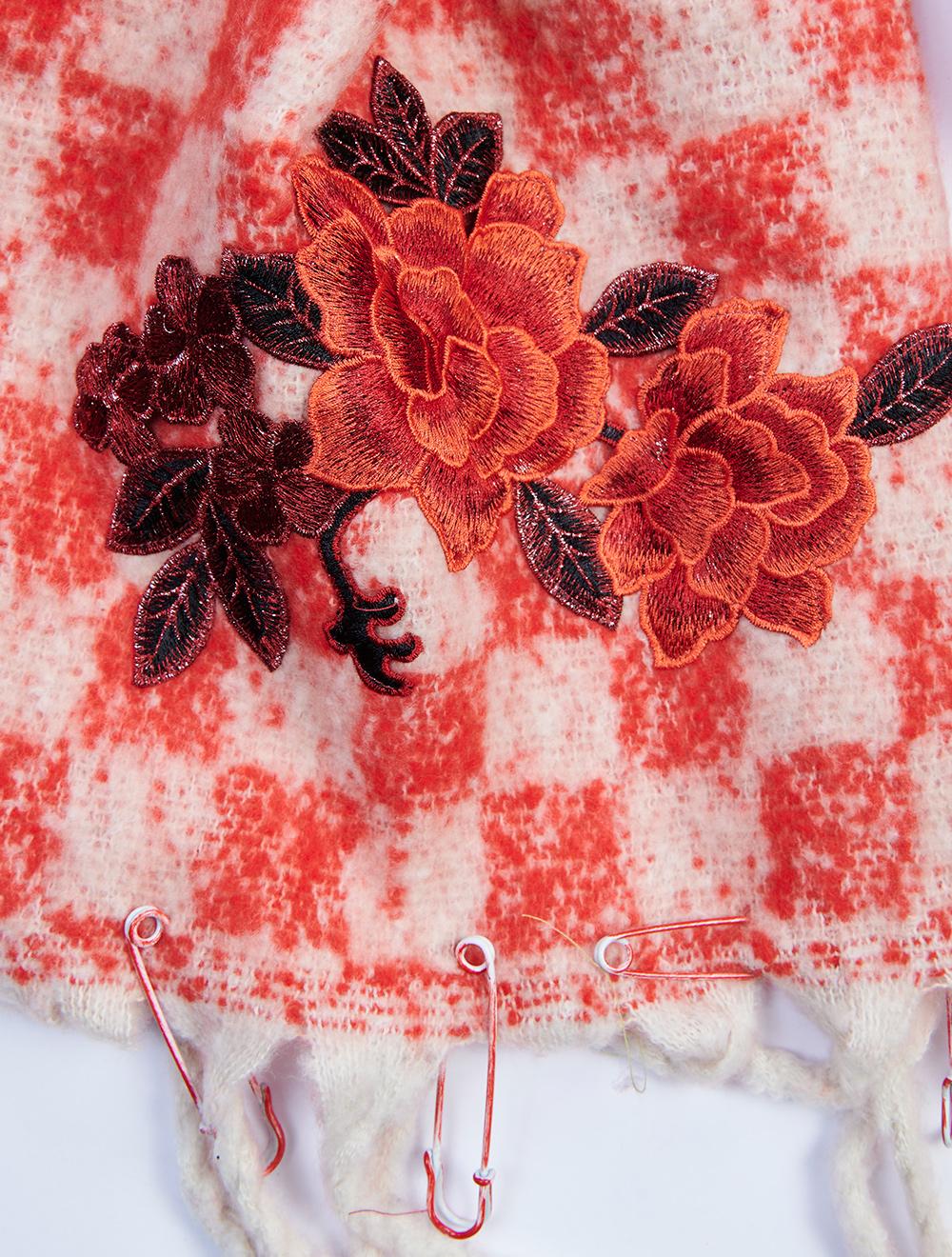 Save The Queen sciarpa in tessuto di maglia effetto mohair In Vendita