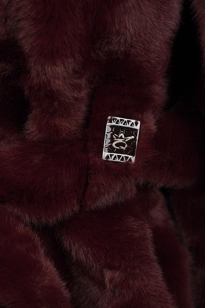 Save The Queen Ecopelliccia bordeaux con scollo a V Shopping Online