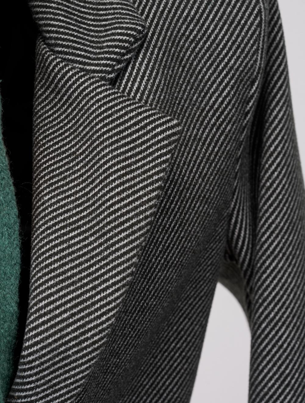 Save The Queen Cappotto corto nero spigato grigio con scaldacollo Moda