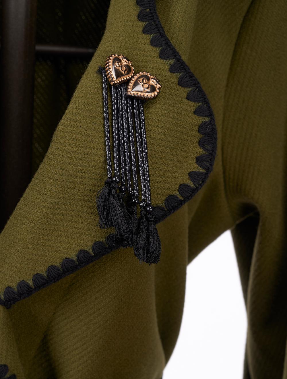 Save The Queen Cappotto verde con bordi ricamati 2025