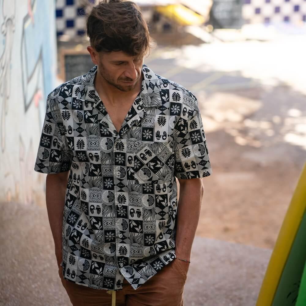 Seay / Camicia Hawaiana Grigia Nera Symbols Qualità