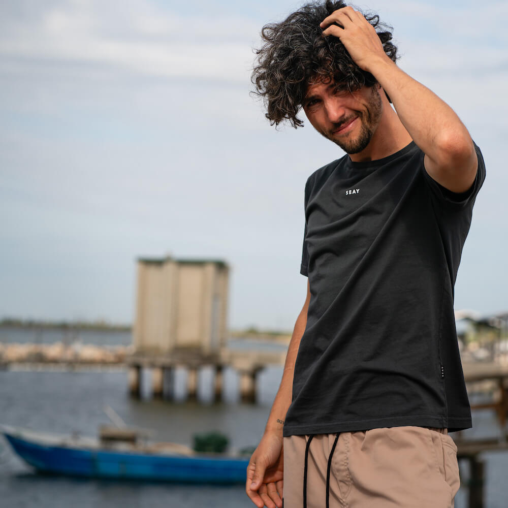 Seay / T-Shirt Nera Ikaika Promozione