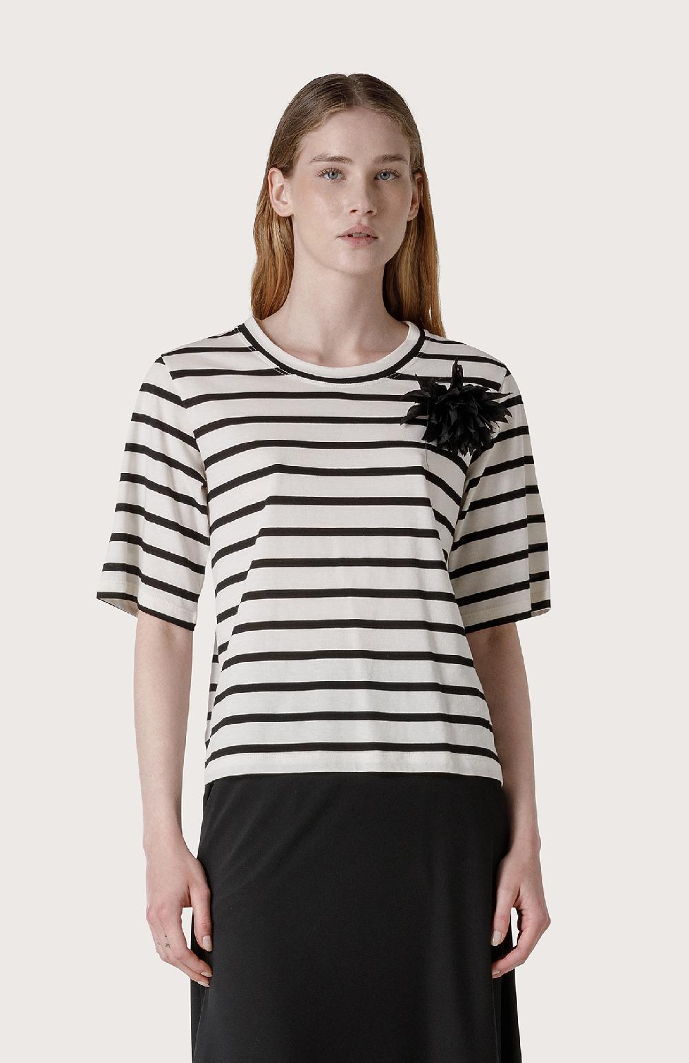 Seventy Maglia a righe con spilla floreale - Col. Nero Vendita Calda