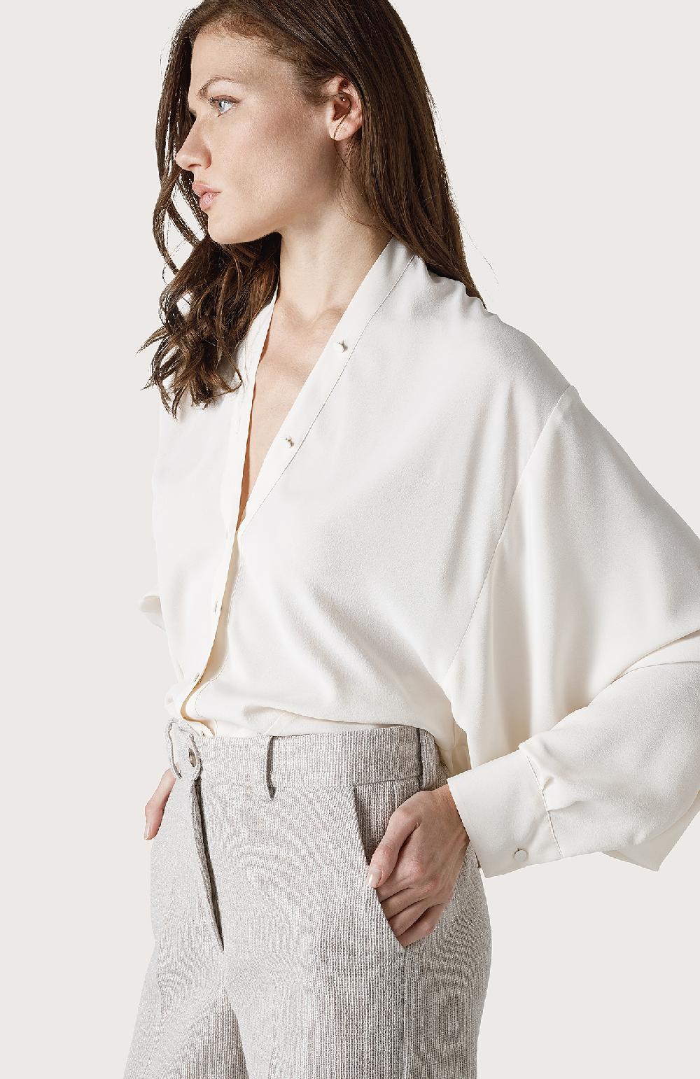 Seventy Camicia morbida con collo a V - Col. Bianco Sconti questo mese