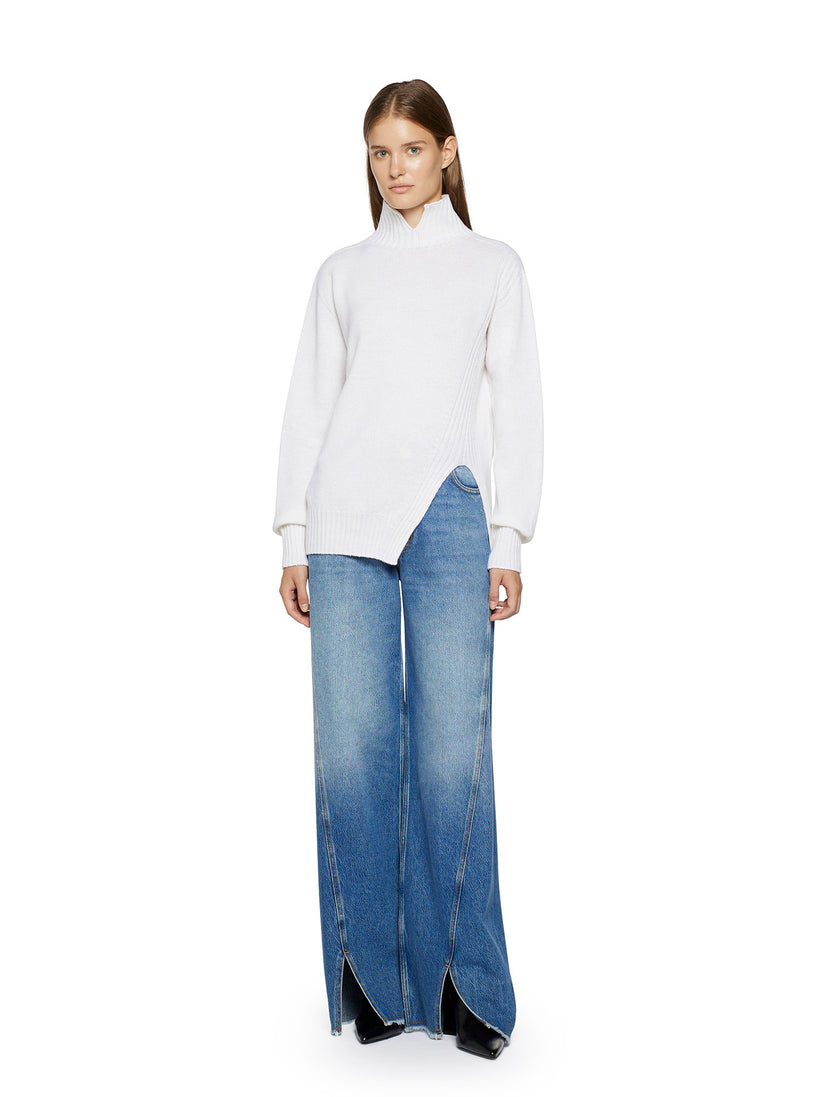 Space Simona Corsellini Maglia con collo alto aperto e spacco obliquo nel davanti 50% di sconto per tempo limitato