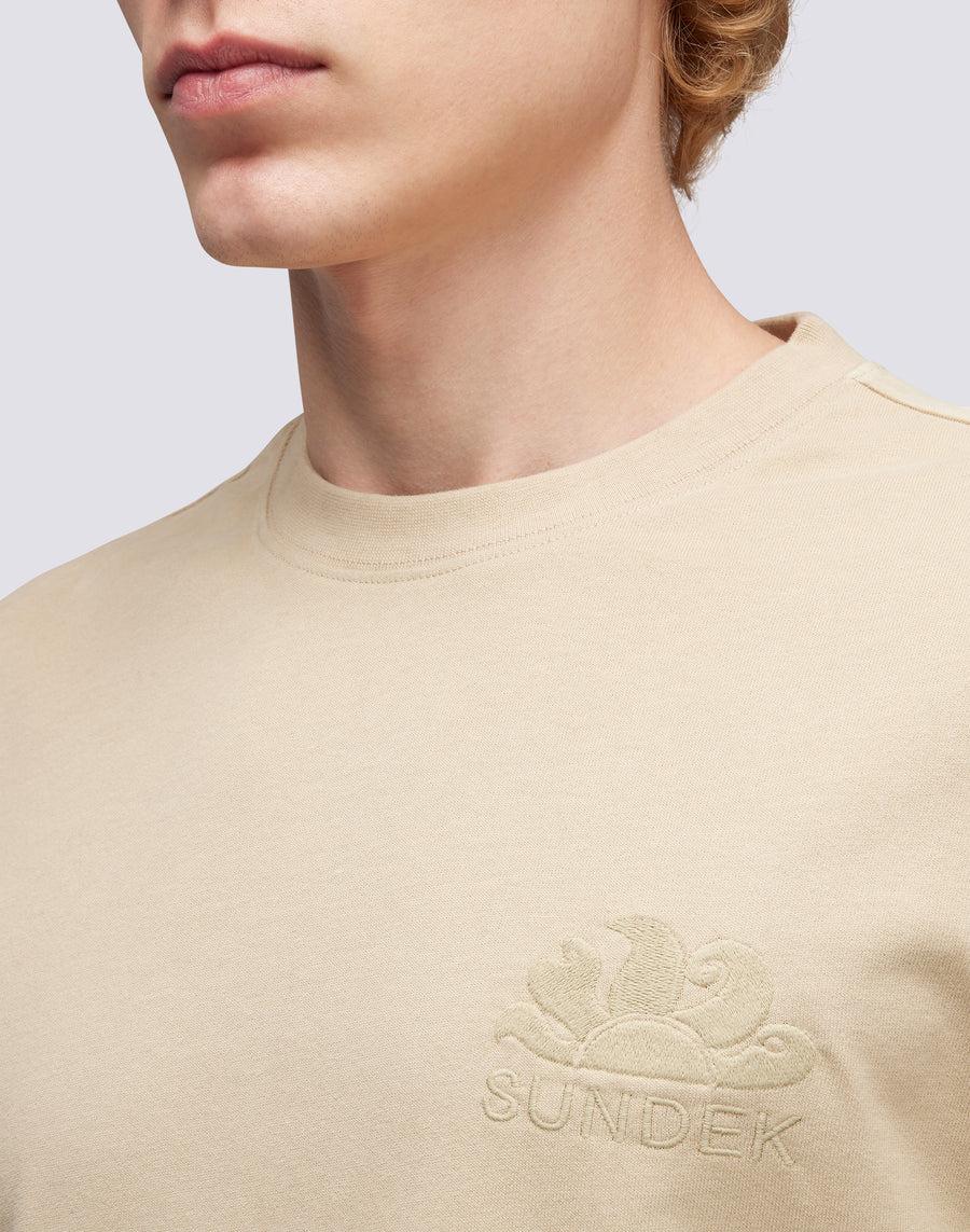 Sundek T-SHIRT GIROCOLLO CON LOGO RICAMATO M170TEJS700-65200 In Linea
