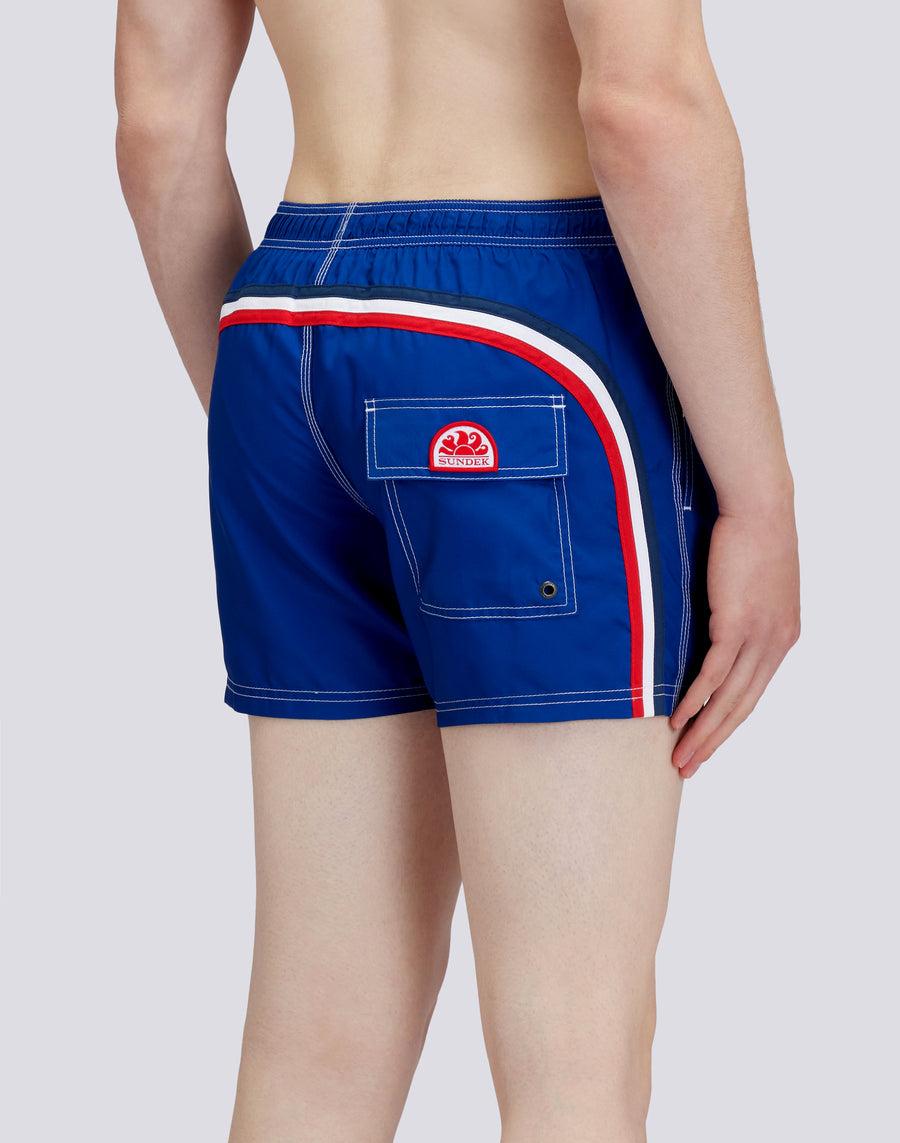 Sundek COSTUME DA BAGNO CORTO VITA ELASTICATA POLIESTERE RICICLATO REPREVE® BANDIERA AUSTRALIA M504BDRT3FG629FG Novità