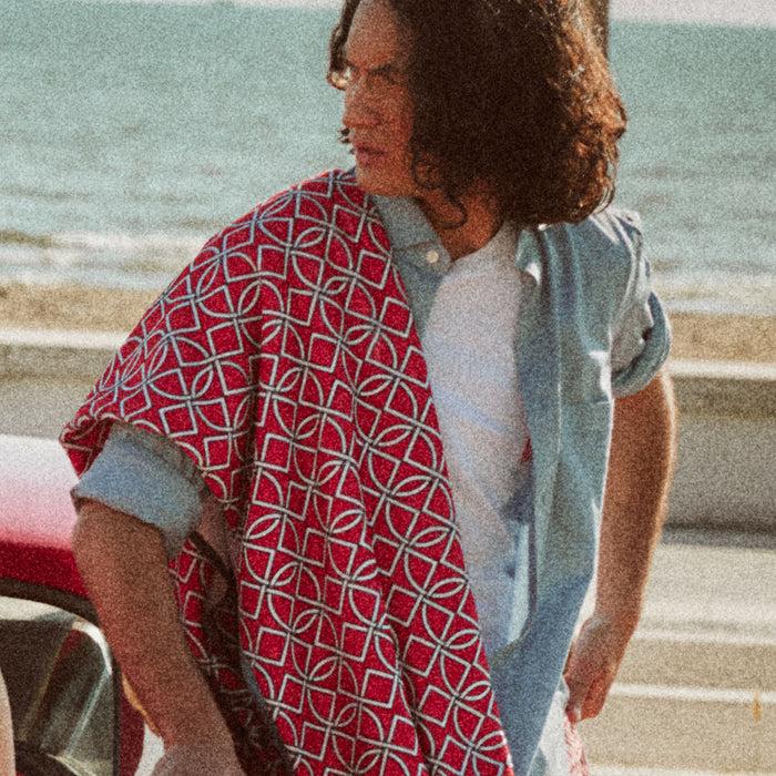 Ulturale T-Shirt bianca con taschino rosso e logomania bianca in 100% cotone - Ulturale Saldi Di Fabbrica